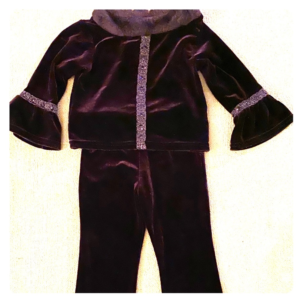 CachCach Velvet Holiday Outfit